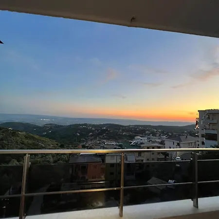 아파트 Sunset Near The Castle Krujë